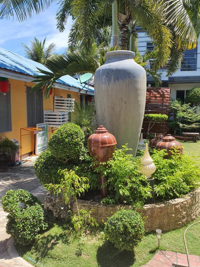 L & M Hearthstones Lodge Oslob Εξωτερικό φωτογραφία